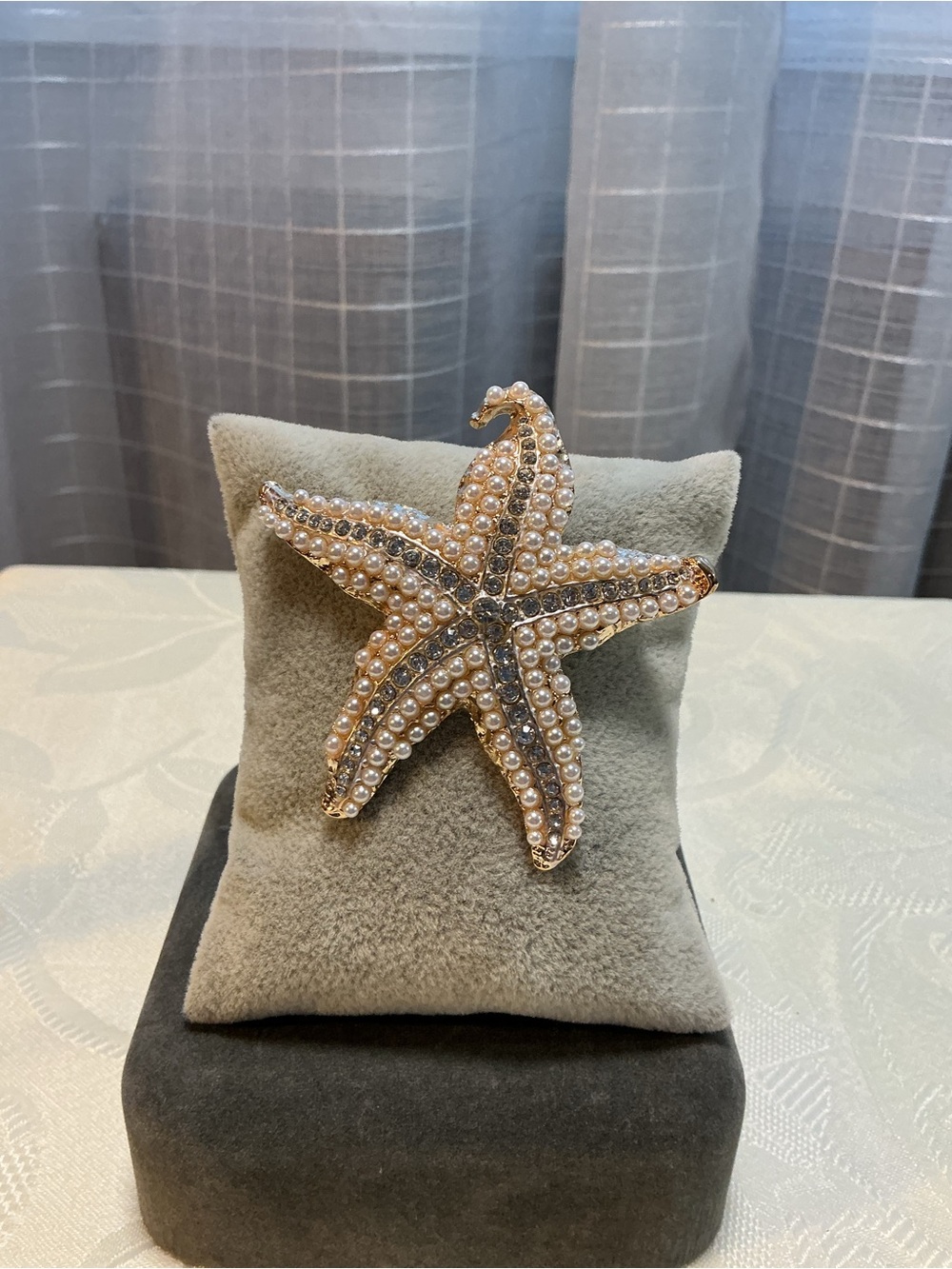 Starfish Faux Pearl and Rhinestone Gold Tone Brooch